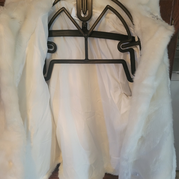 DISNEY FROZEN GIRLS FAUX FUR JACKET - Picture 3 of 4